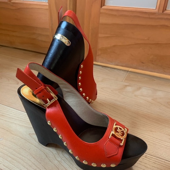 MICHAEL Kors Charm Res Sling Platform Pumps - Picture 2 of 8